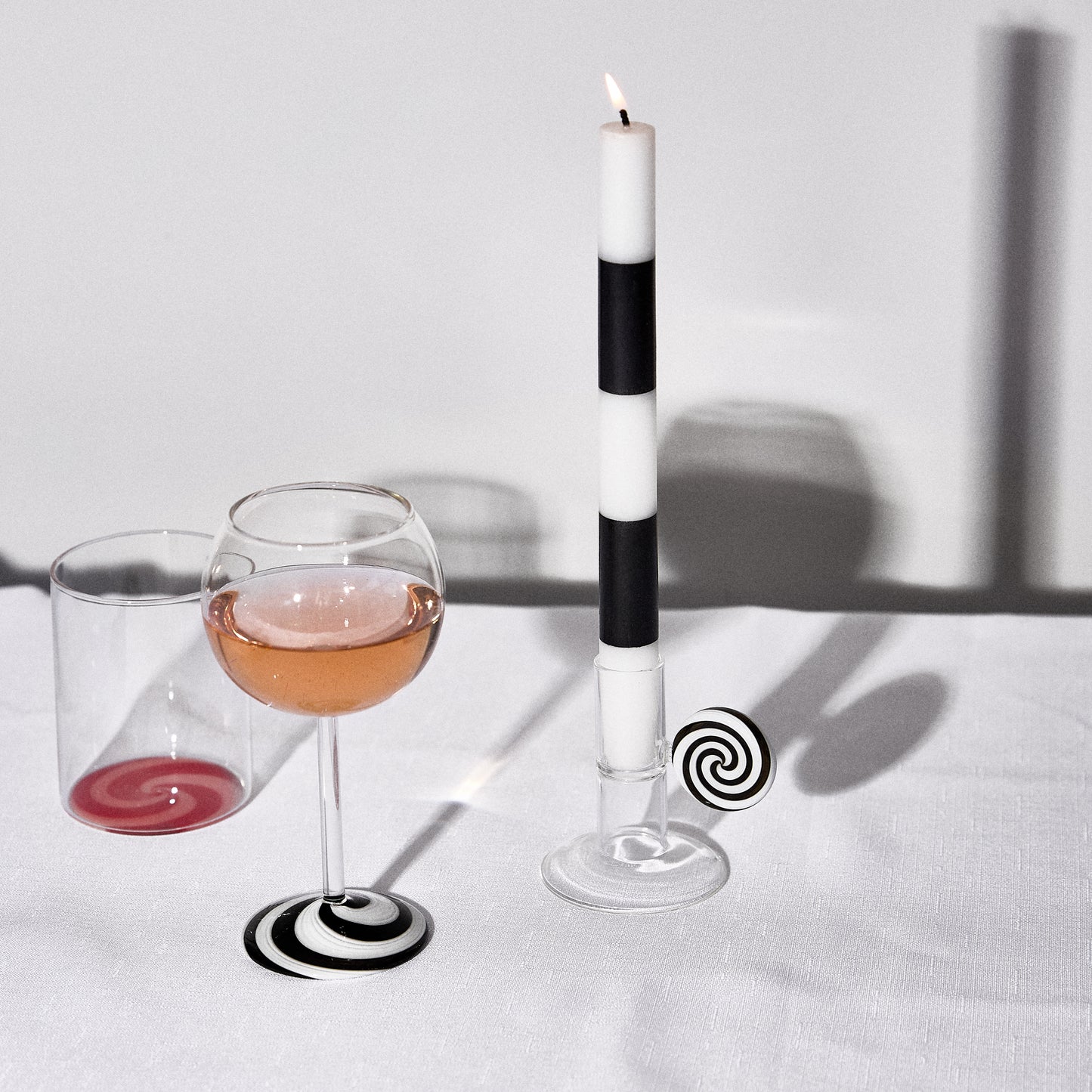SWIRL CANDLE HOLDER - BLACK/WHITE